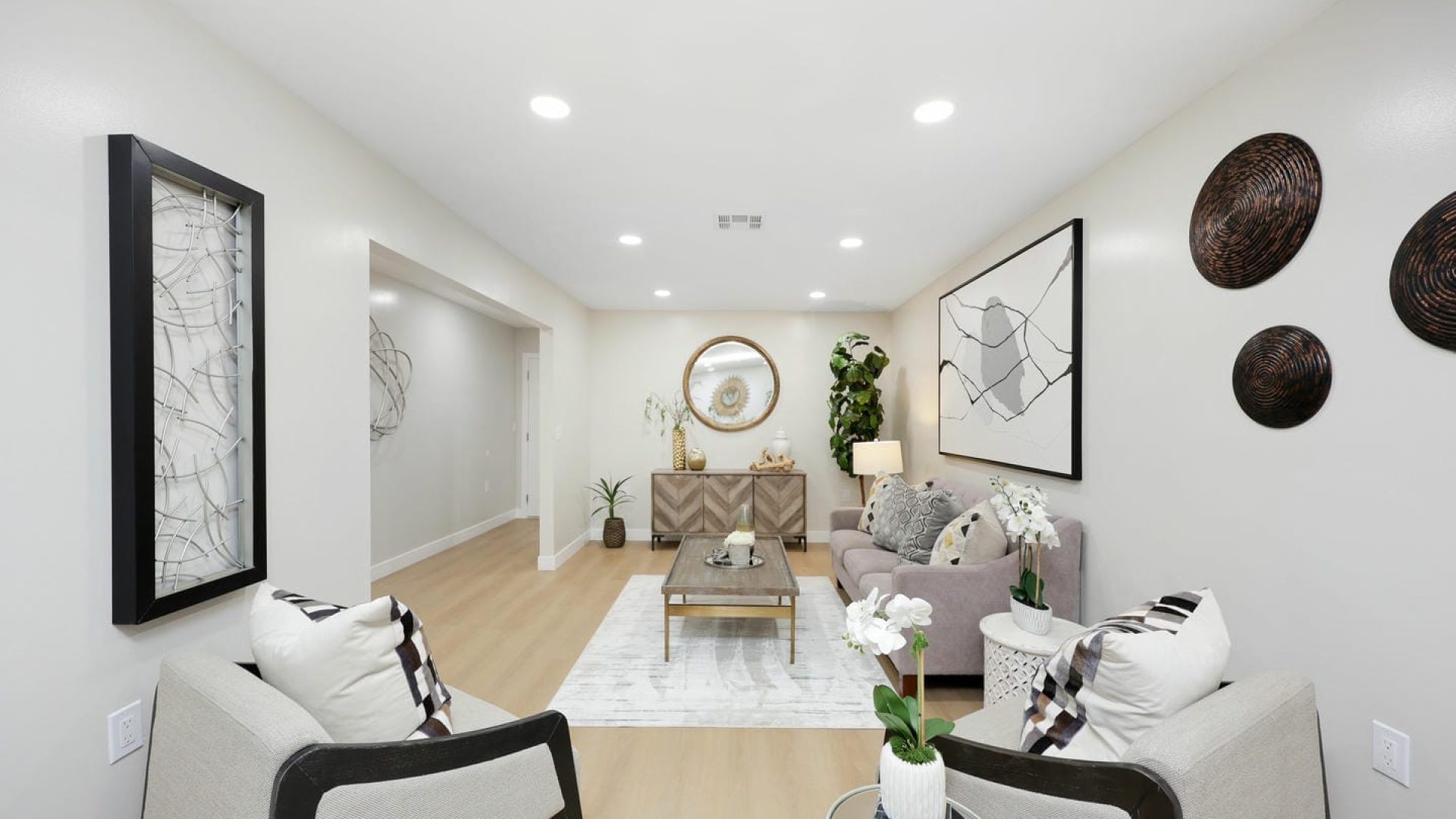 Familyroomanddining(2)