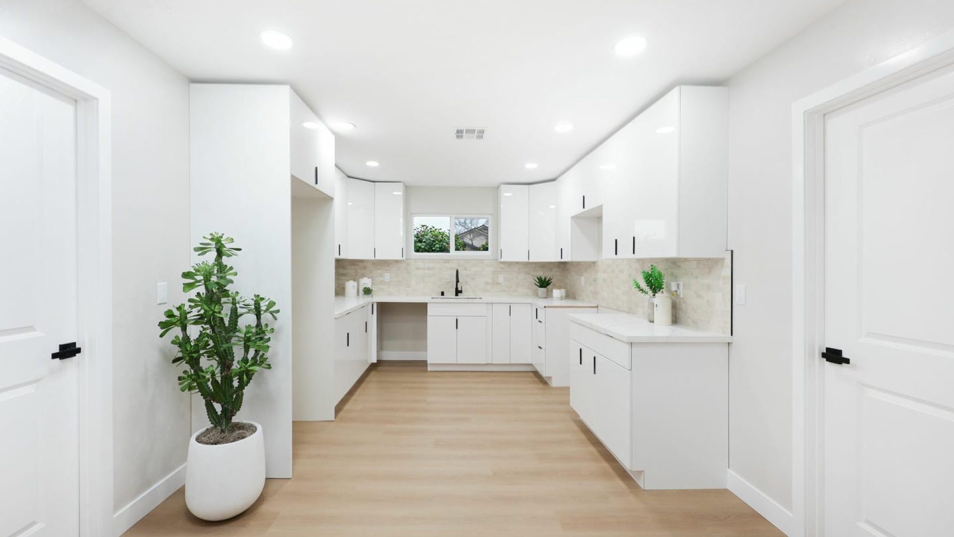kitchen,laundryandhalfbathroom(1)