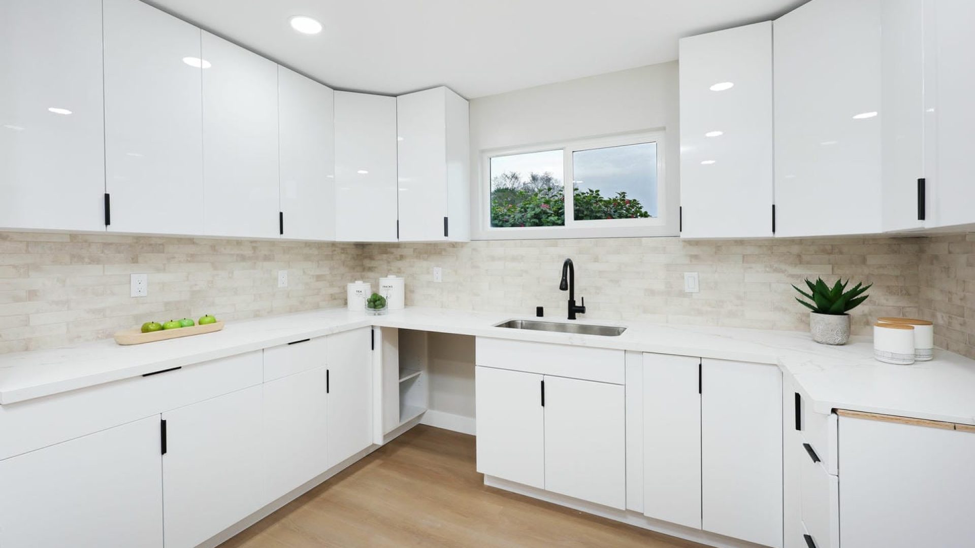 kitchen,laundryandhalfbathroom(2)